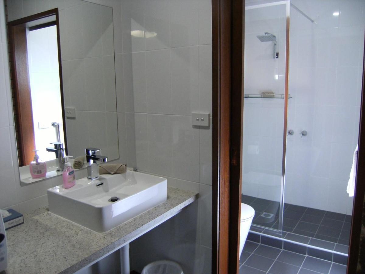 Regency Court Motel โคบราม ภายนอก รูปภาพ